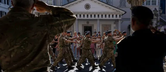 desfile-militar-britanico-en-Gibraltar (1)