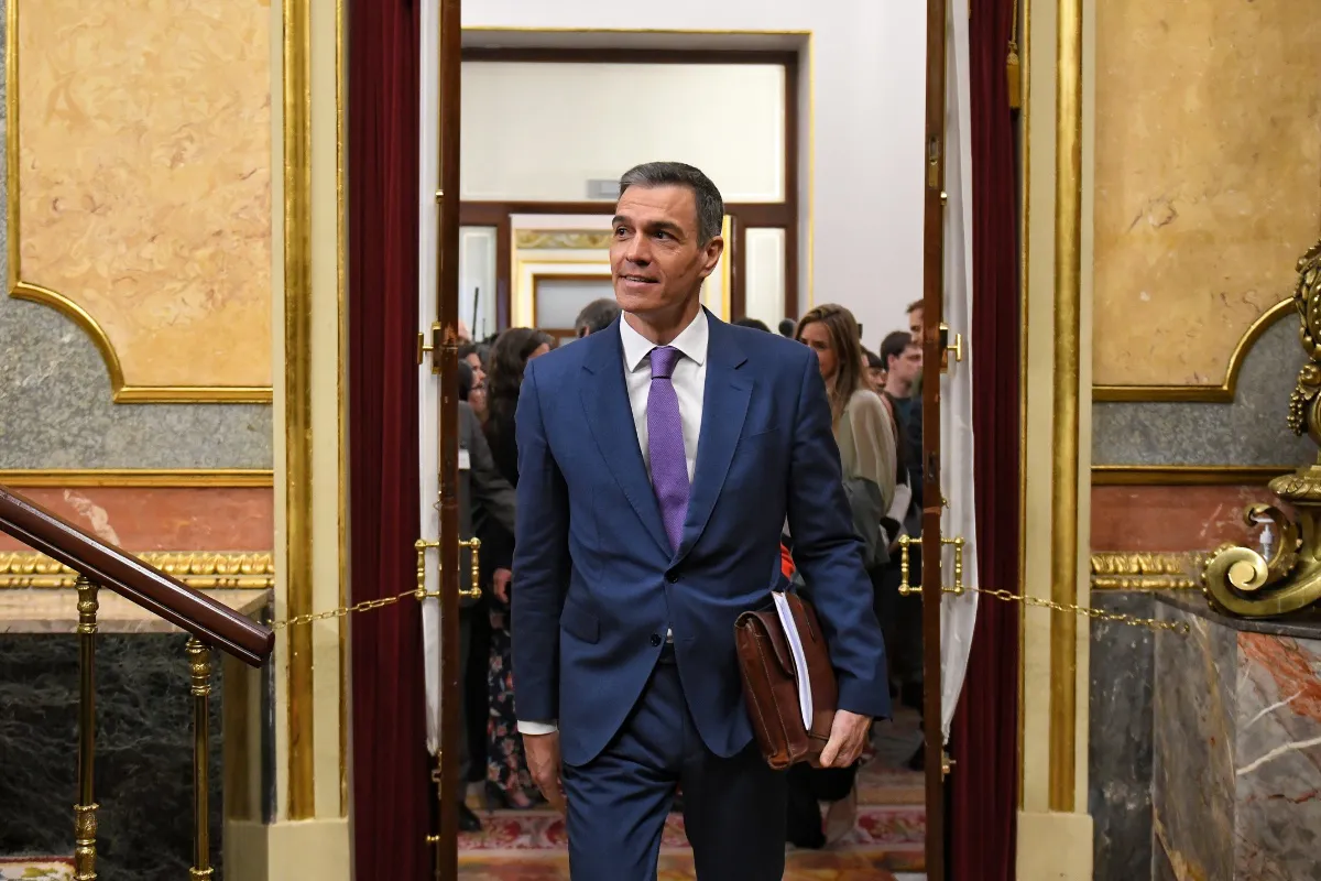 EuropaPress_6704698_presidente_gobierno_pedro_sanchez_llega_sesion_plenaria_congreso_diputados-2-1