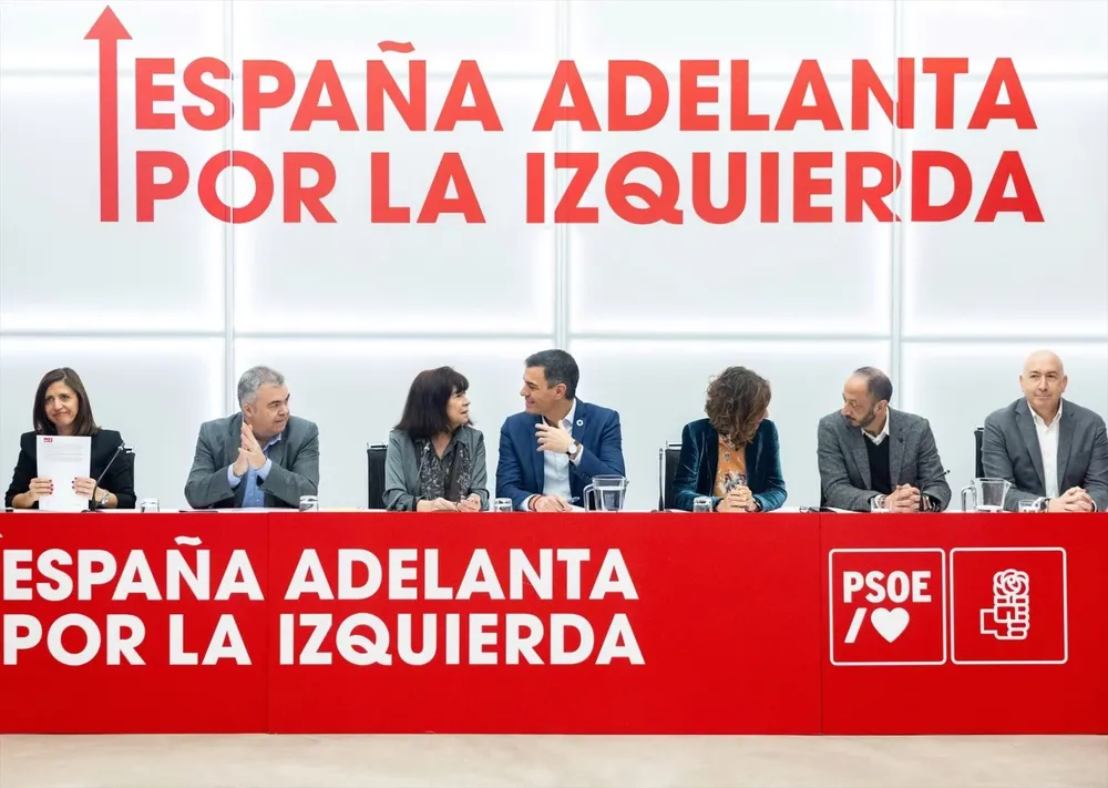EuropaPress_6380902_i_d_portavoz_psoe_esther_pena_secretario_organizacion_psoe_santos_cerdan