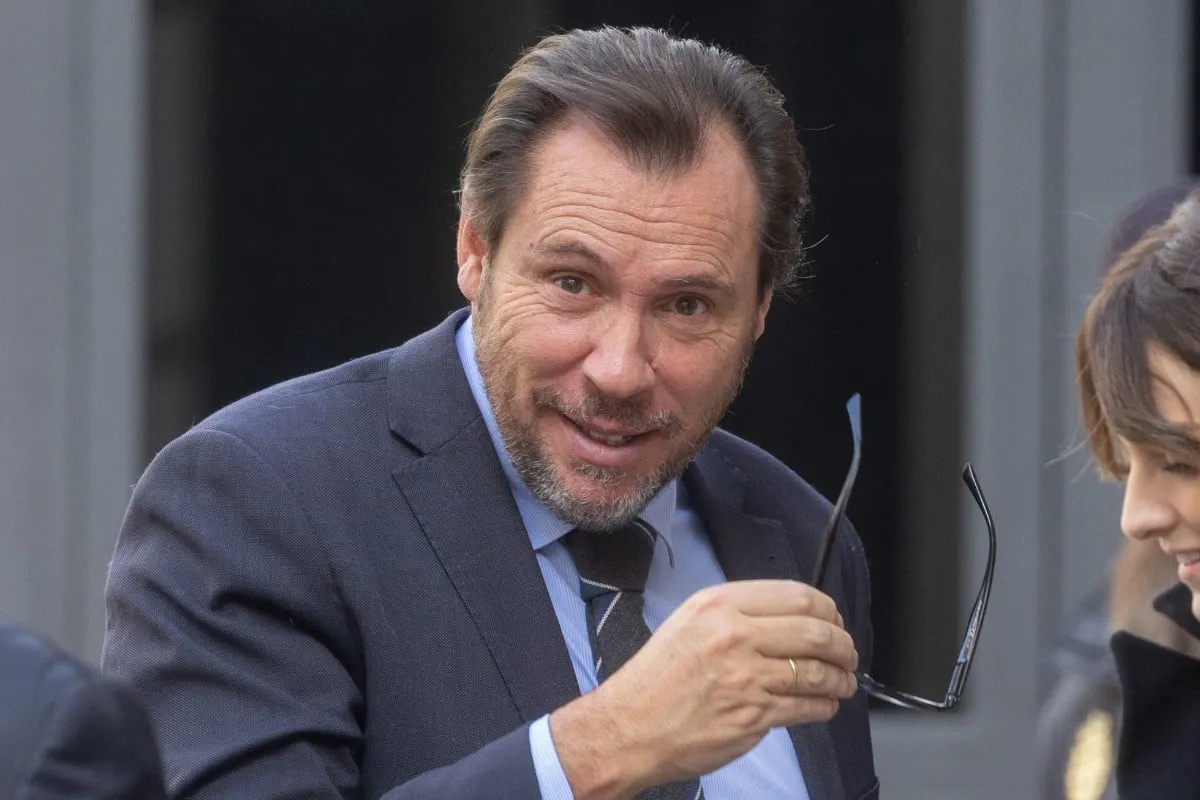 EuropaPress_6340160_ministro_transporte_movilidad_sostenible_oscar_puente_salida_pleno_congreso-1