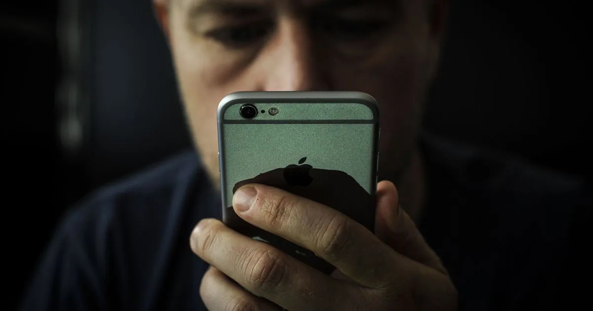 HOMBRE-POR-CELULARitled-1