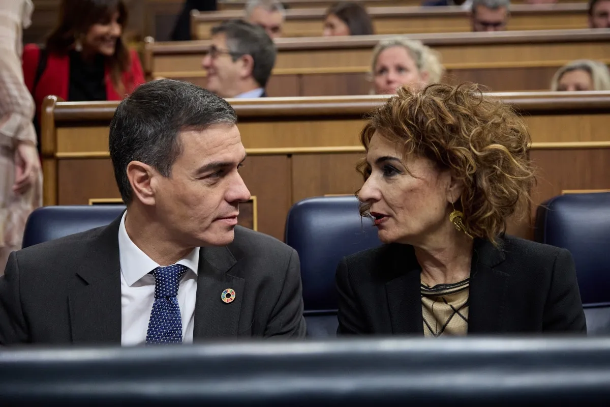 EuropaPress_6413330_presidente_gobierno_pedro_sanchez_vicepresidenta_primera_ministra_hacienda-2