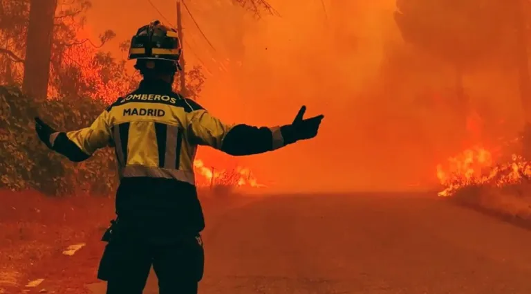 bombero-madrileno-frente-al-fuego-incendios-comunidad (1)