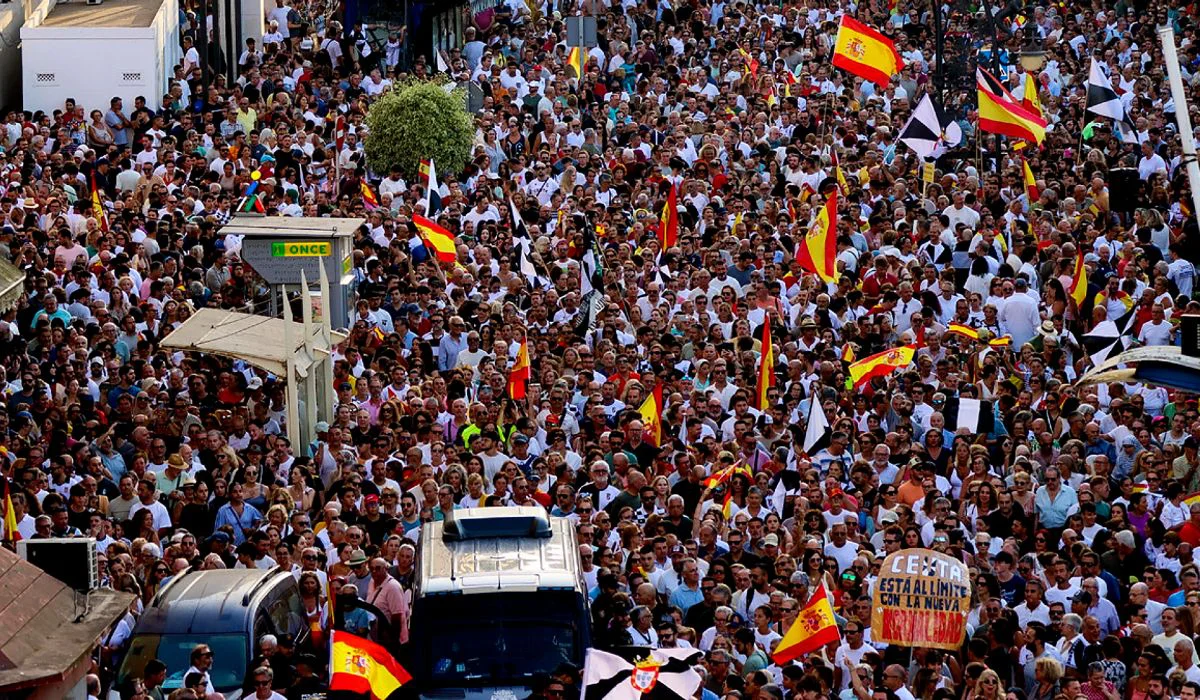 manifestacion-ceuta-reune-cientos-personas-exigir-soluciones-entre-insultos-sanchez-2886933-1200-700