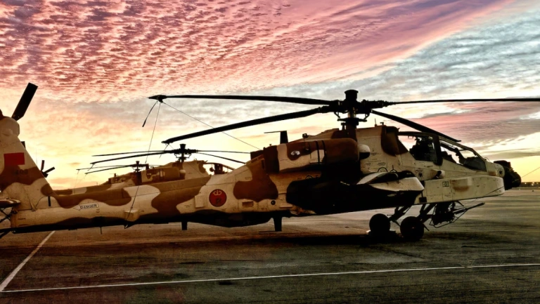 img-2-un-avion-apache-ah-64e