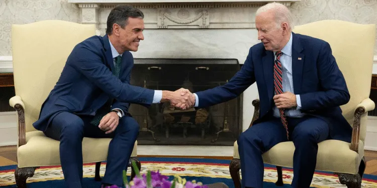 Sanchez-y-Biden-750x375
