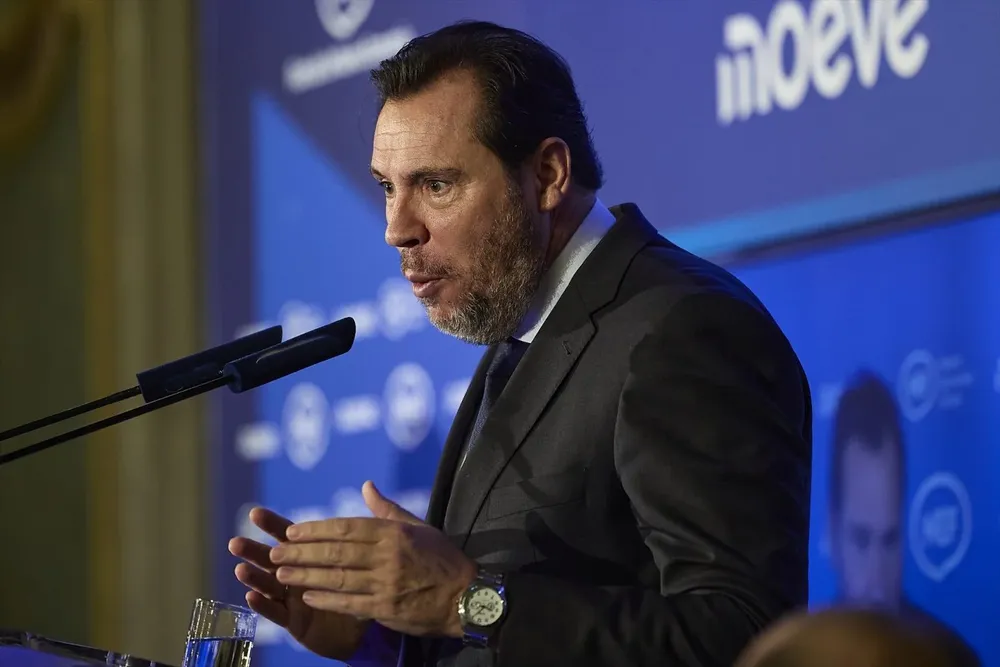 El-ministro-de-Transportes-y-Movilidad-Sostenible-Oscar-Puente