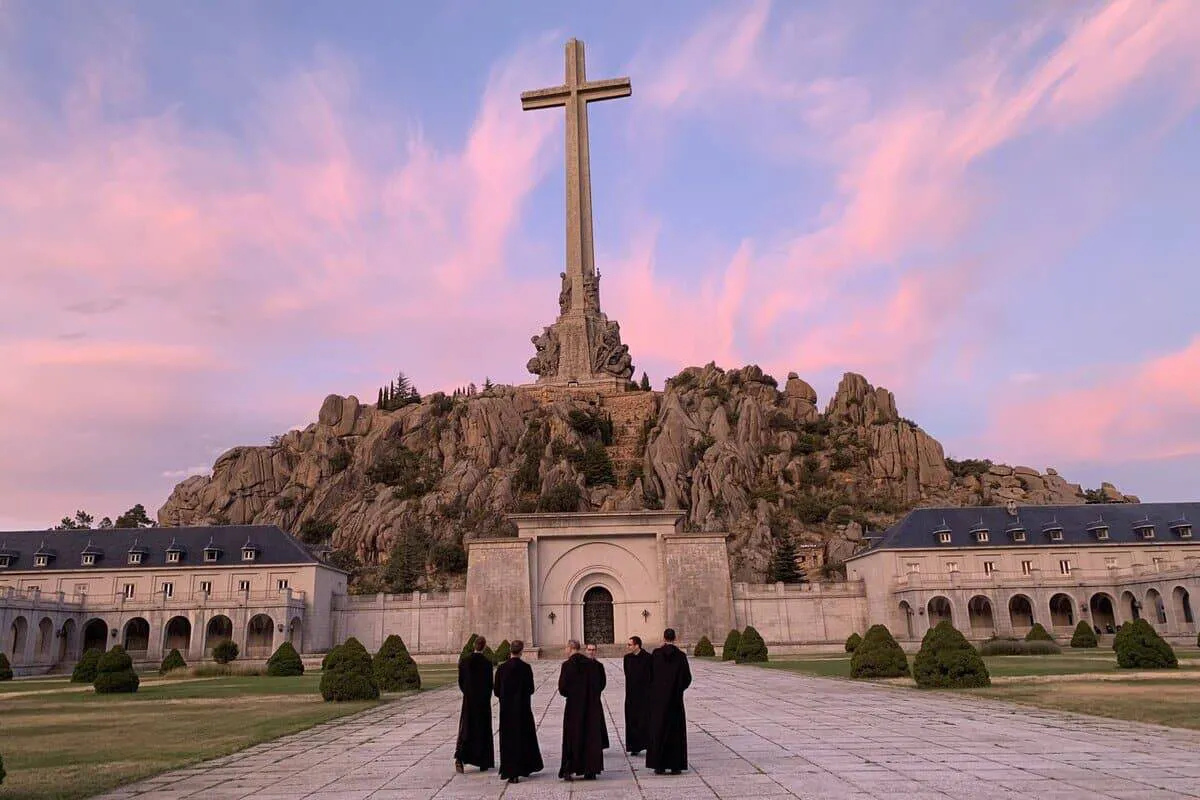 monjes-valle-caidos