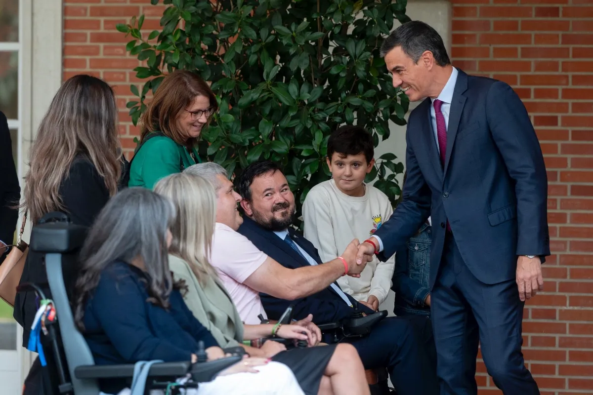 EuropaPress_6222408_presidente_gobierno_pedro_sanchez_mantiene_encuentro_representantes-2