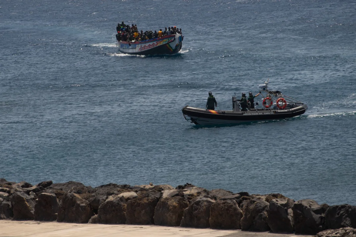 EuropaPress_6178248_llegada_cayuco_puerto_restinga_28_agosto_2024_hierro_canarias_espana-1