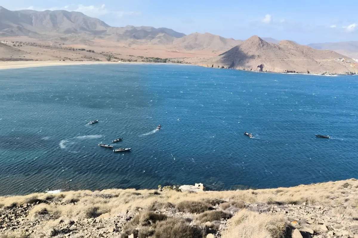EuropaPress_5801735_narcolanchas_refugiadas_temporal_playa_genoveses_cabo_gata_nijar-1