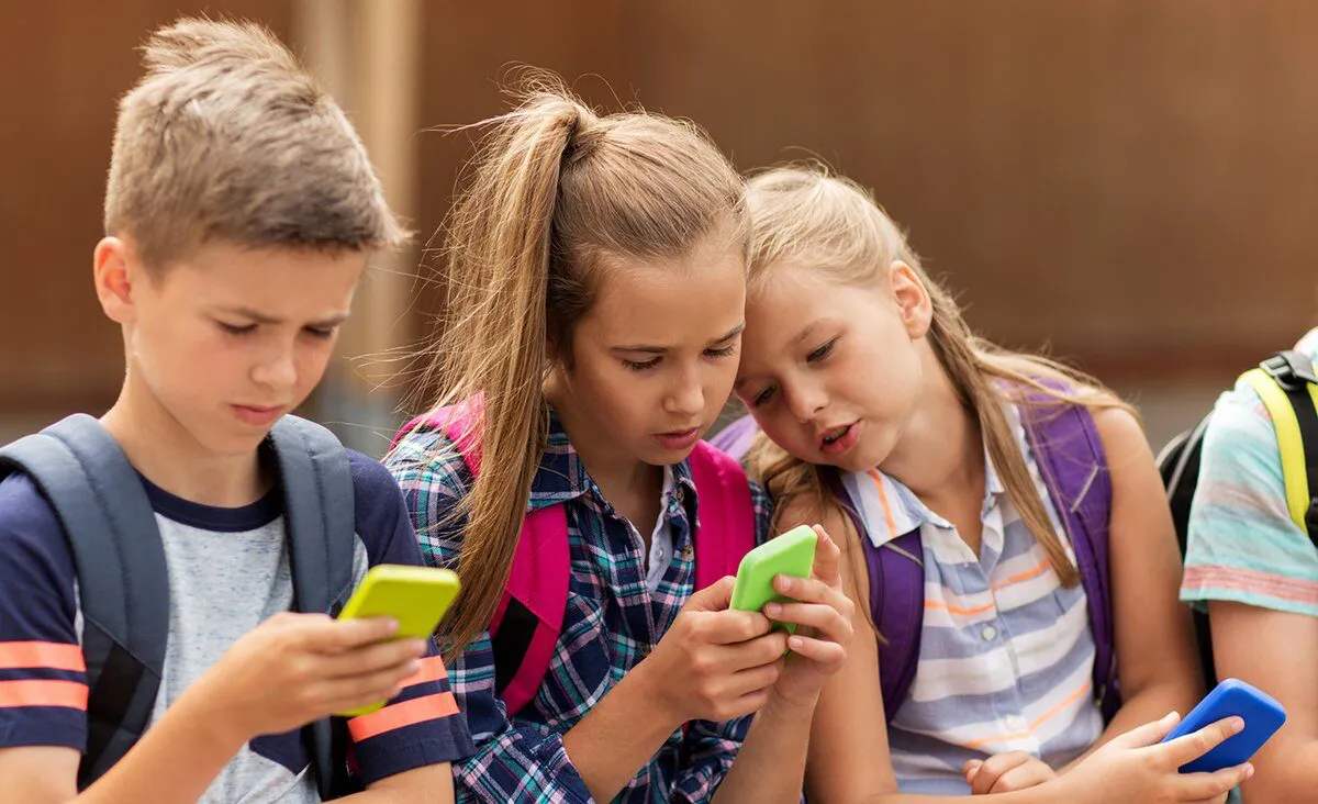 Celular-niños-1920-x5-3-e1618949378975