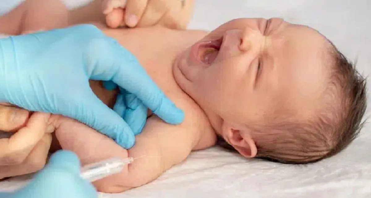 Bebe-siendo-vacunado