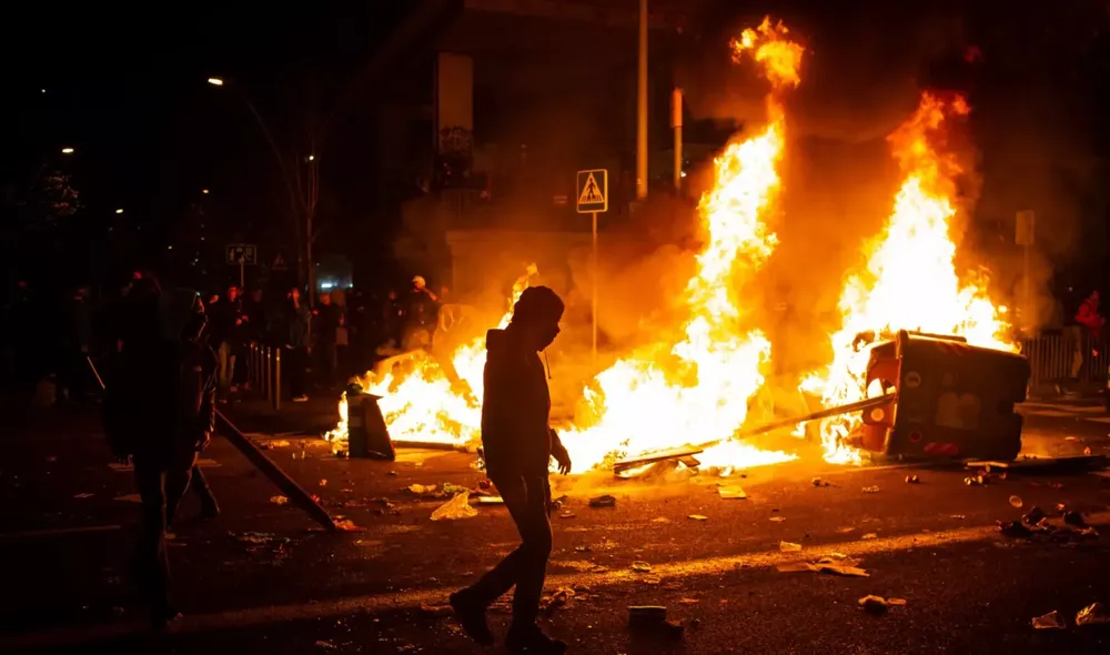 Tsunami-Democratic-scaled-e1651169000625-1536x906