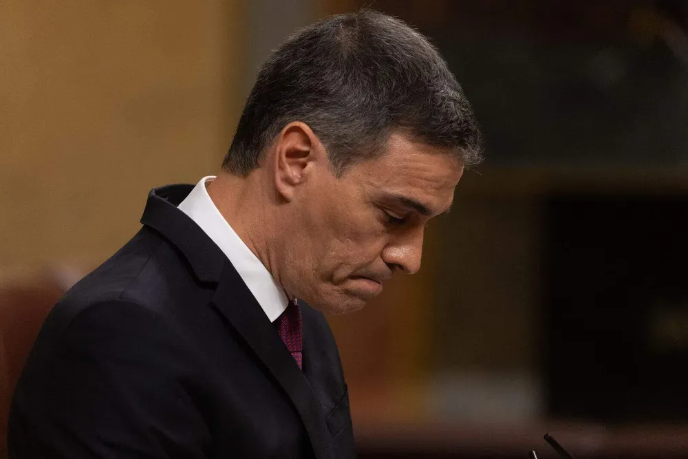 pedro-sanchez-congreso-cabizbajo_1600_1067 (1)