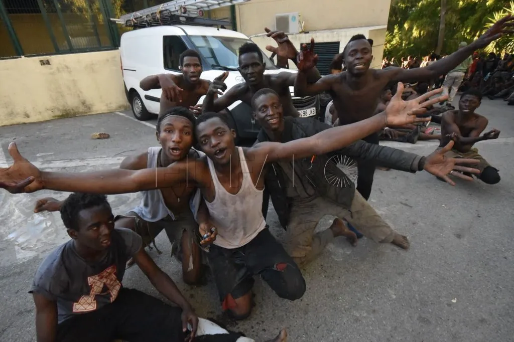 Subsaharianos-tras-salto-valla-CETI-Ceuta-.332-1024x682