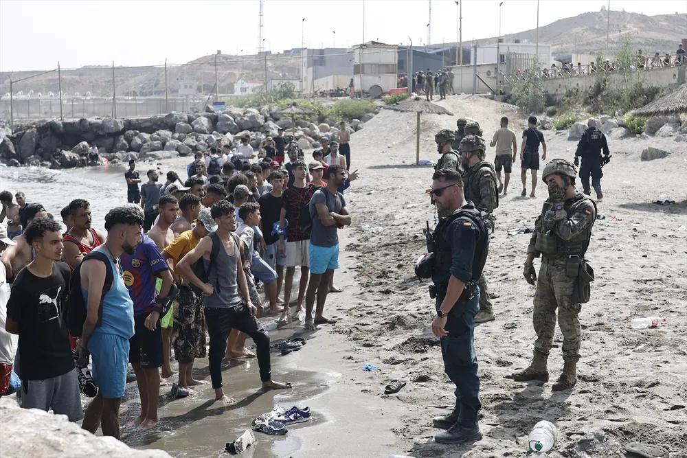 EuropaPress_7697446_decenas_personas_siguen_intentando_cruzar_frontera_31_julio_2026_ceuta