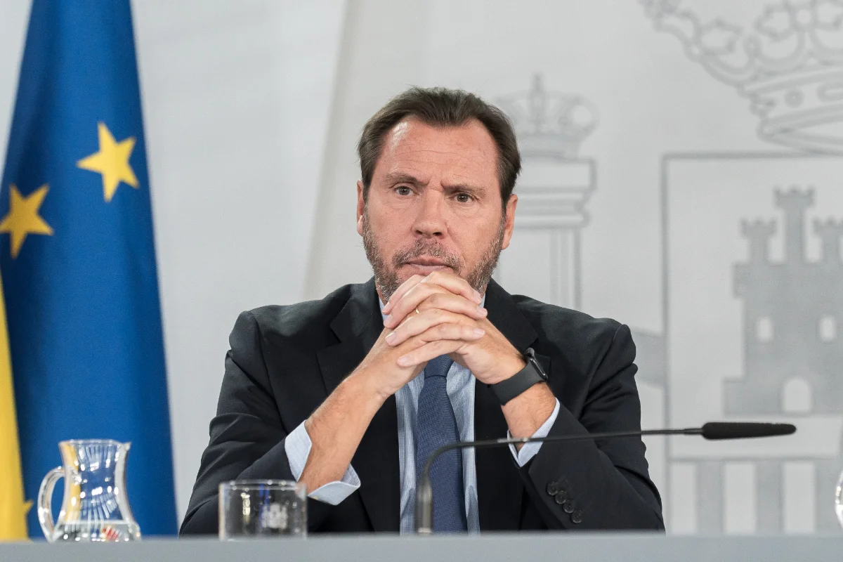 EuropaPress_7776513_ministro_transportes_movilidad_sostenible_oscar_puente_rueda_prensa_consejo-1