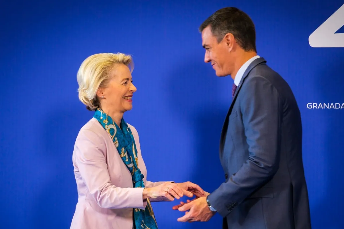 Von-der-Leyen-con-Sanchez-en-Granada.-Europa-Press