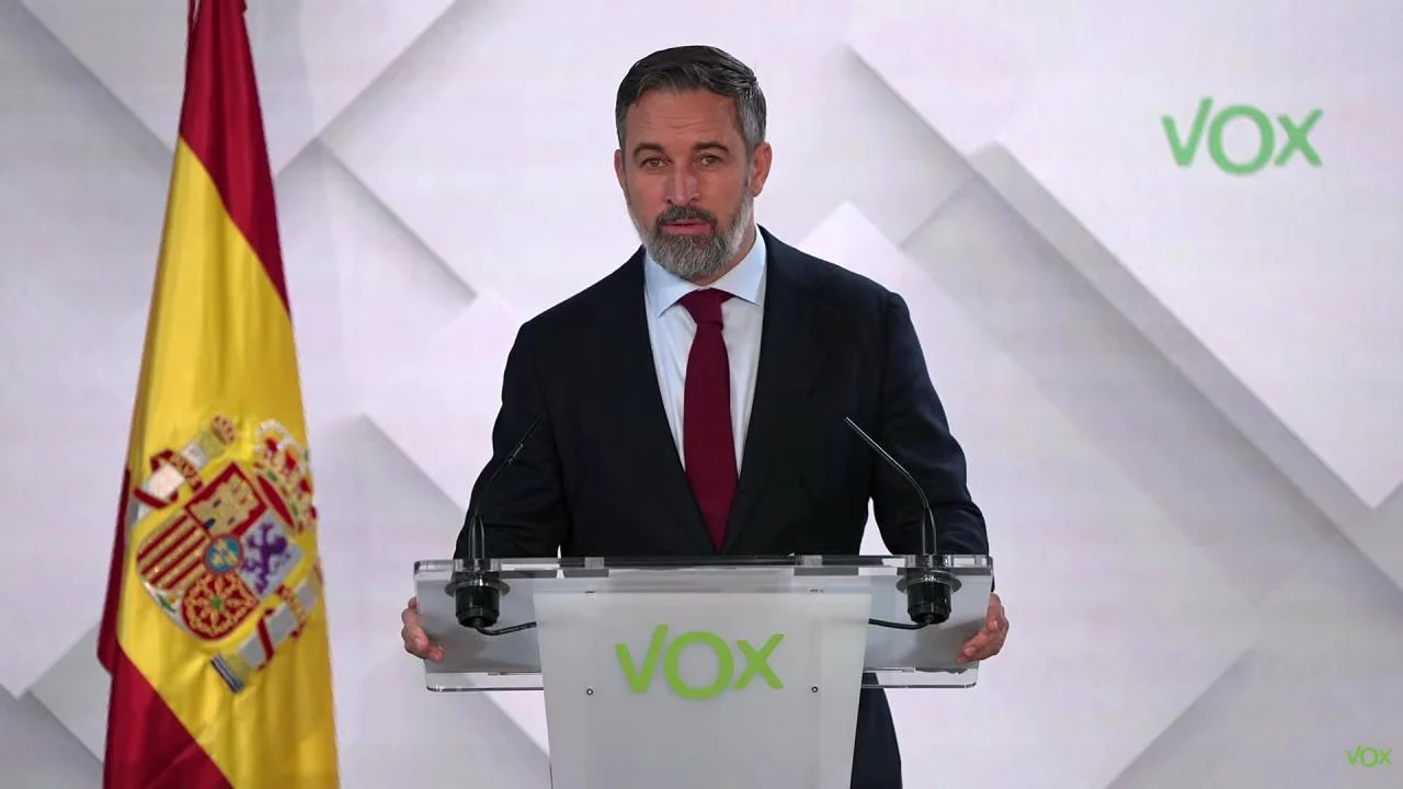 Santiago-Abascal-desde-la-sede-nacional-de-Vox-en-Bambu