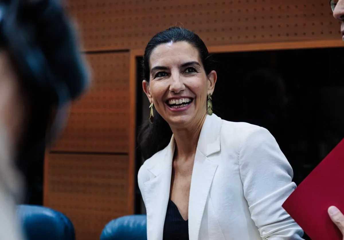 rocio-monasterio_20241010104636-RJbvYvItxR64GbrnjB2AaZI-1200x840@diario_abc