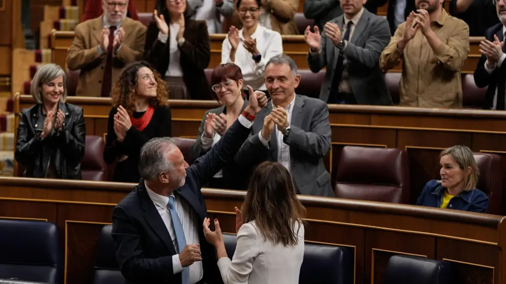 el-ministro-de-politica-territorial-y-memoria-democratica-victor-torres-c-i-en-el-pleno-celebrado-este-jueves-en-el-congreso-de-los-diputados-en-madrid