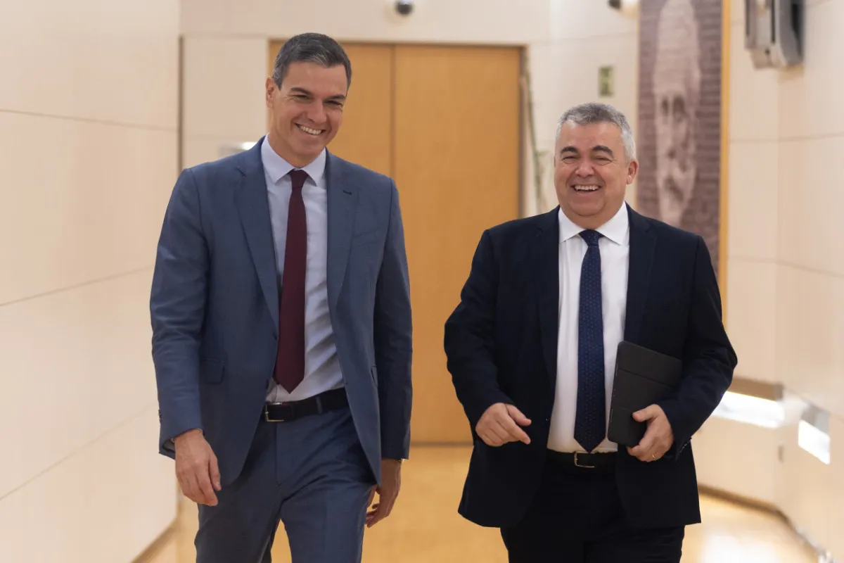 Santos-Cerdan-d-y-el-presidente-del-Gobierno-en-funciones-Pedro-Sanchez