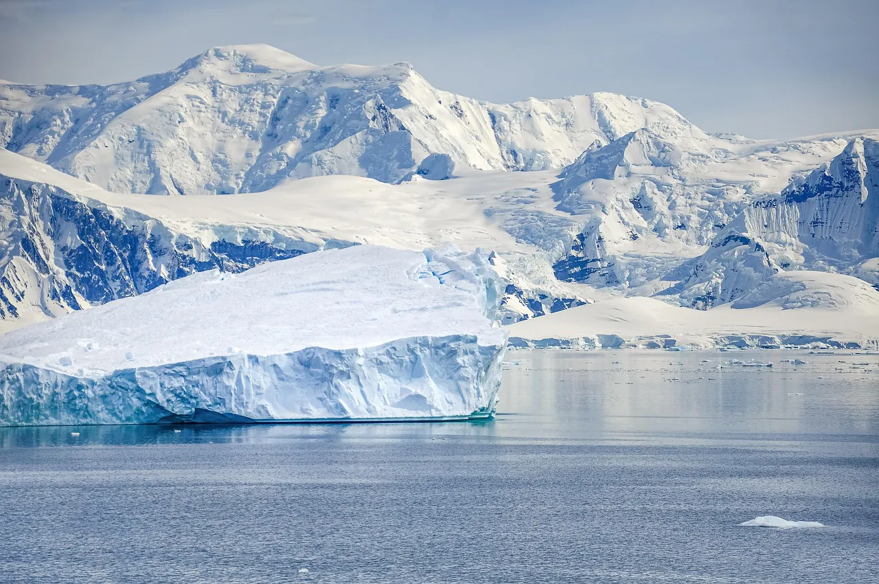 iceberg-7994536_1280
