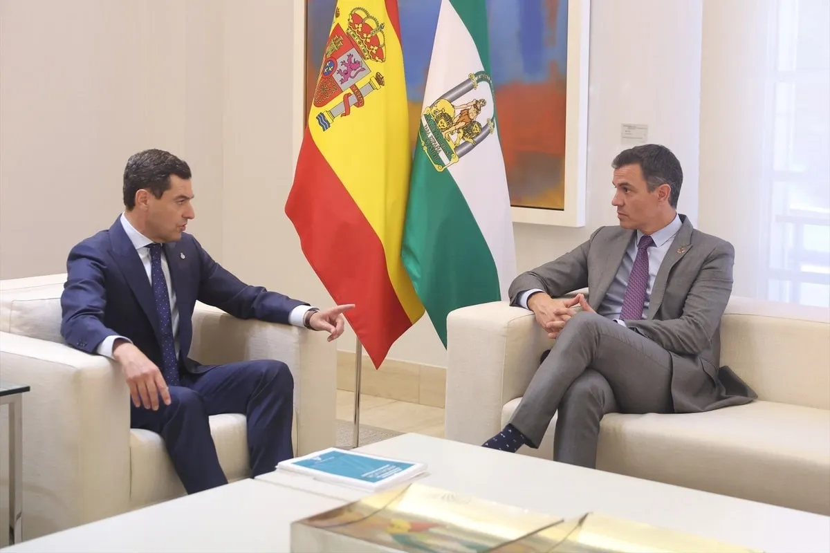 EuropaPress_4599498_presidente_gobierno_pedro_sanchez_presidente_junta_andalucia_juanma_moreno-1-1