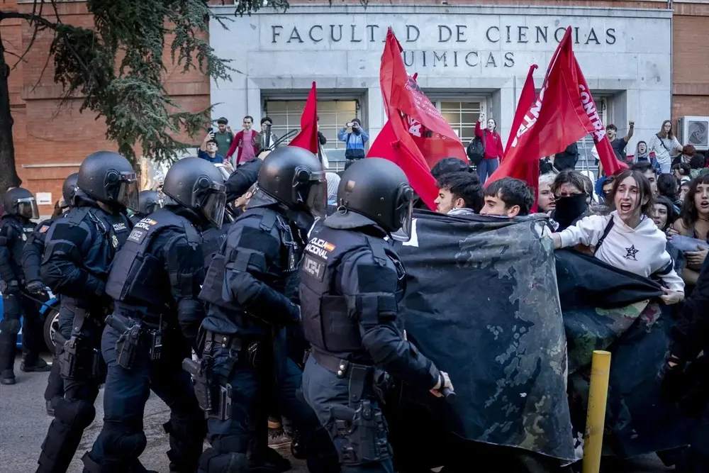 cargas_policiales_manifestacion_campus_ciudad_universitaria_14_octubre_2026