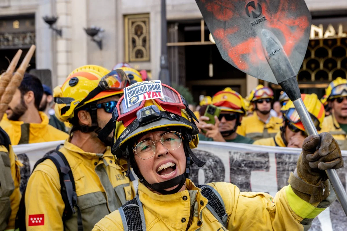EuropaPress_6931116_varios_bomberos_forestales_protestan_concentracion_efectivos_brigadas-1