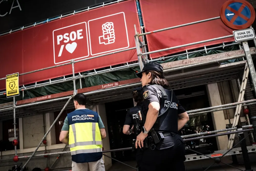 EuropaPress_7553370_agentes_policia_nacional_sede_nacional_psoe_ferraz_27_mayo_2026_madrid