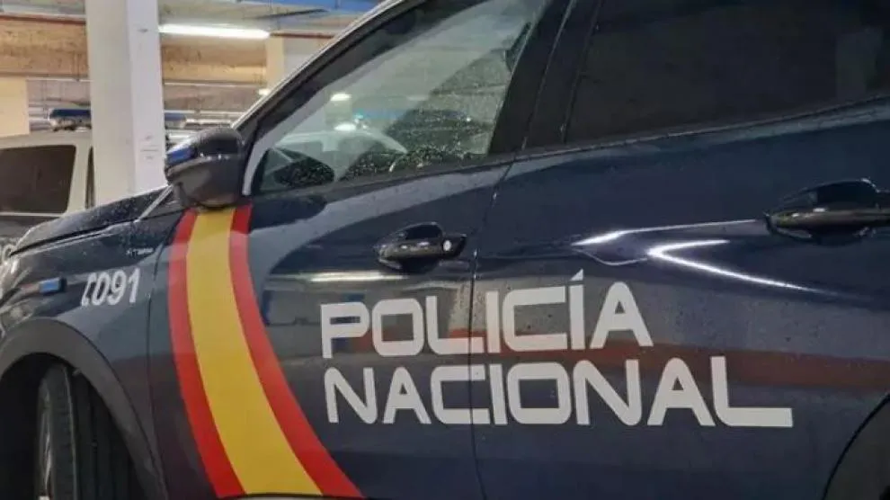 un-coche-de-la-policia-nacional