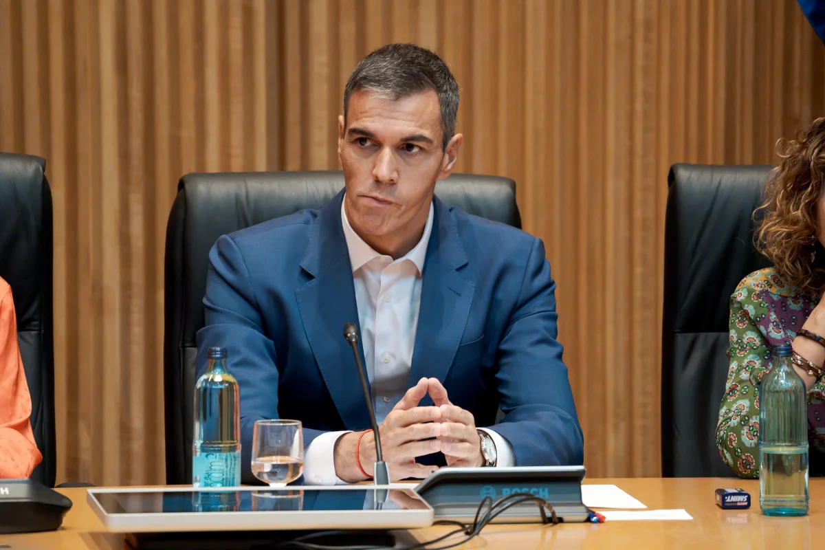 EuropaPress_7755774_presidente_gobierno_pedro_sanchez_reune_hoy_congreso_diputados_senadores-1