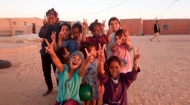 saharauis-campamento-ninas