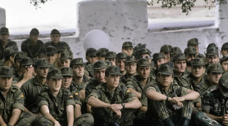 soldados-de-reemplazo-del-ejercito-de-tierra-reciben-instruccion-militar-en-la-base-aerea-de-gando-gran-canaria-1990efe-manuel-hernandez-de-leon