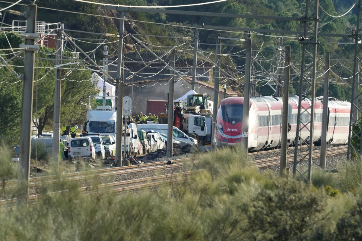EuropaPress_7230085_imagen_zona_accidente_ferroviario_convoyes_trenes_siniestrados_19_enero-1