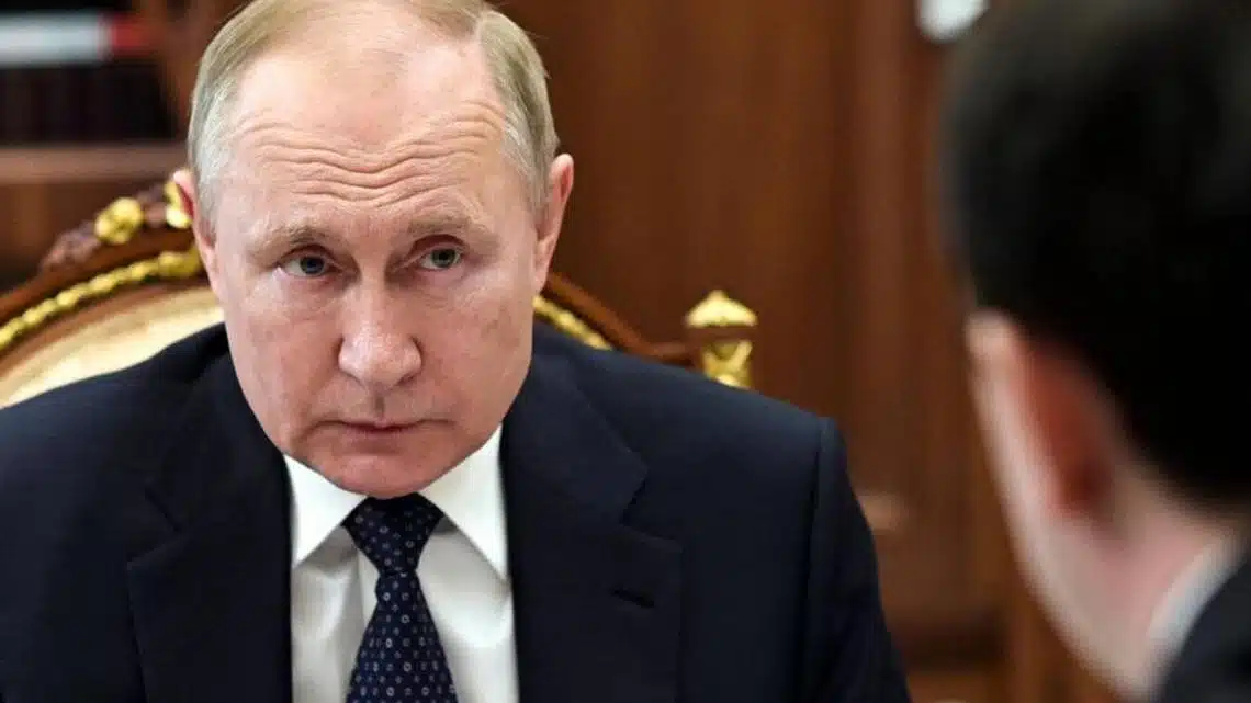 PUTIN-CANCER-COMPLOT-INTERNO-TW