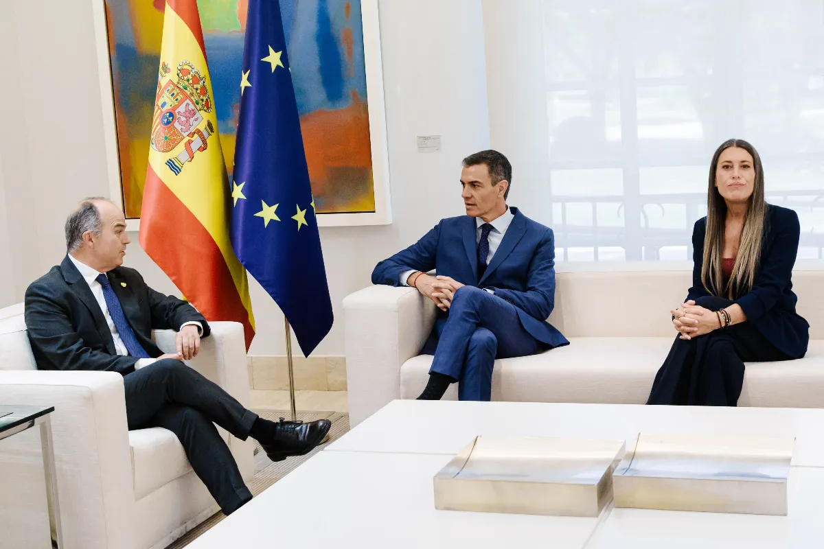 EuropaPress_6805349_i_d_secretario_general_junts_jordi_turull_presidente_gobierno_pedro_sanchez-1