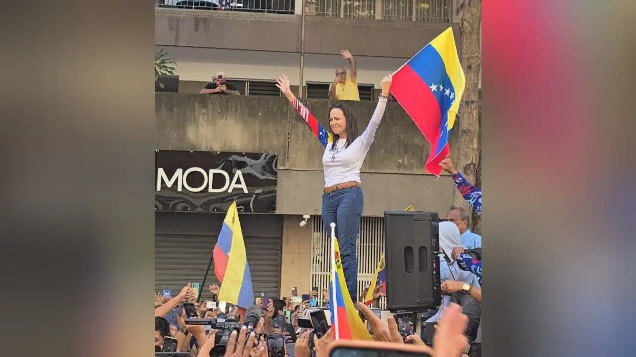 MARIA-CORINA-MACHADO-CLANDESTINIDAD-X