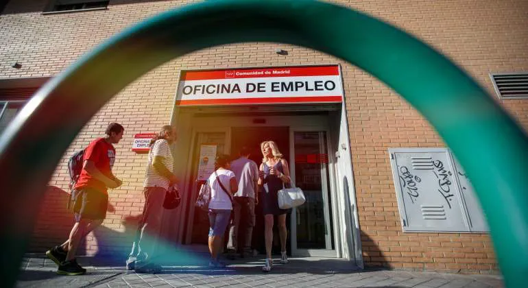 paro-fila-verano-luz