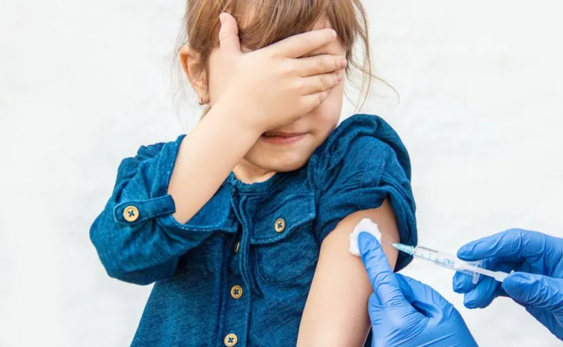 child_vaccine_eyes-810x500-1