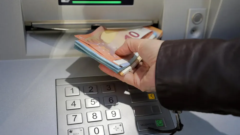 dinero-efectivo-cajero