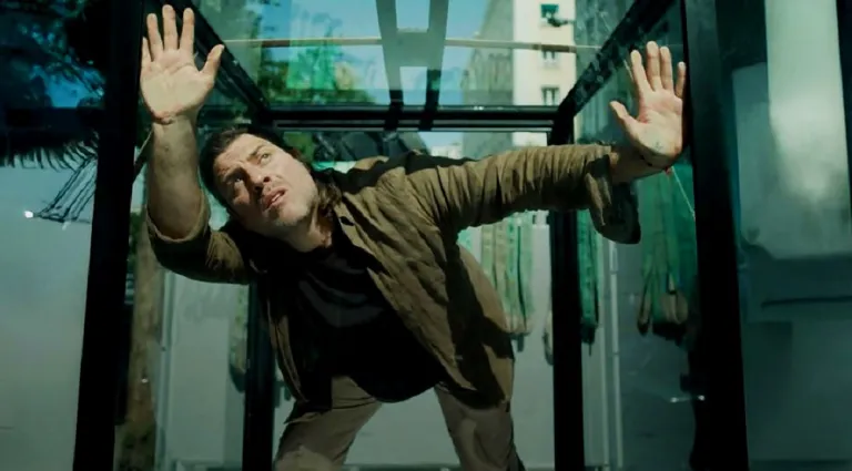 hombre-atrapado-informe-foessa-2025