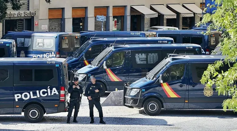 interior-refuerza-la-seguridad-en-navidad-tras-el-ataque-yihadista-del-pasado-sabado-en-madrid