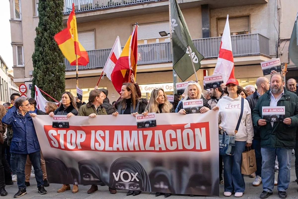 EuropaPress_6597677_concentracion_vox_terrassa_barcelona_protestar_contra_islamizacion-2