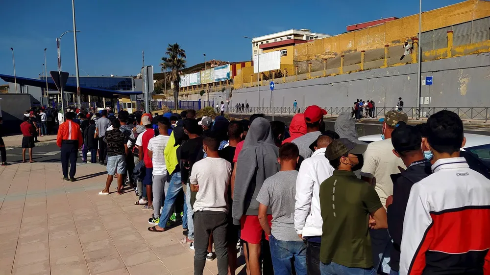ceuta-inmigrantes-asilo-tarajal-02062021
