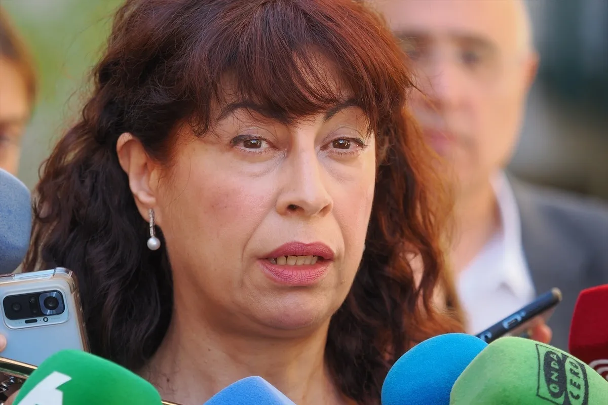 EuropaPress_6157600_ministra_igualdad_ana_redondo_atiende_medios_minuto_silencio_ultima_victima-1-1