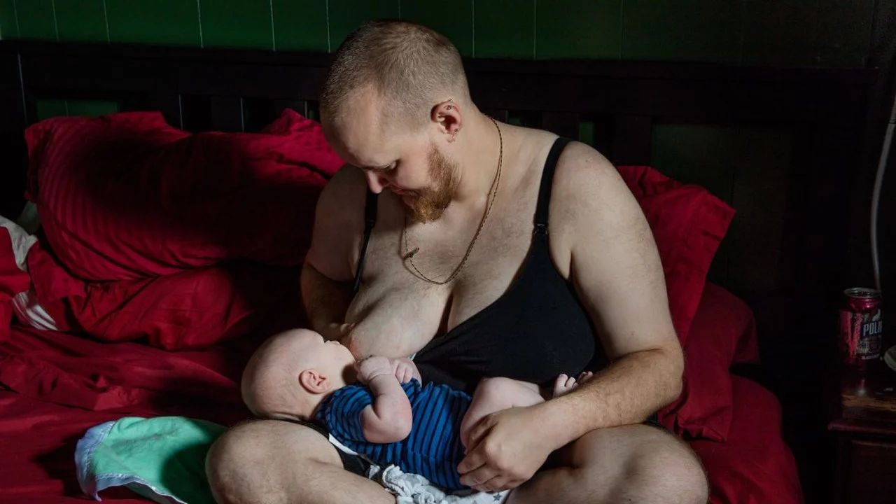 hombre-trans-amamantando-a-bebe