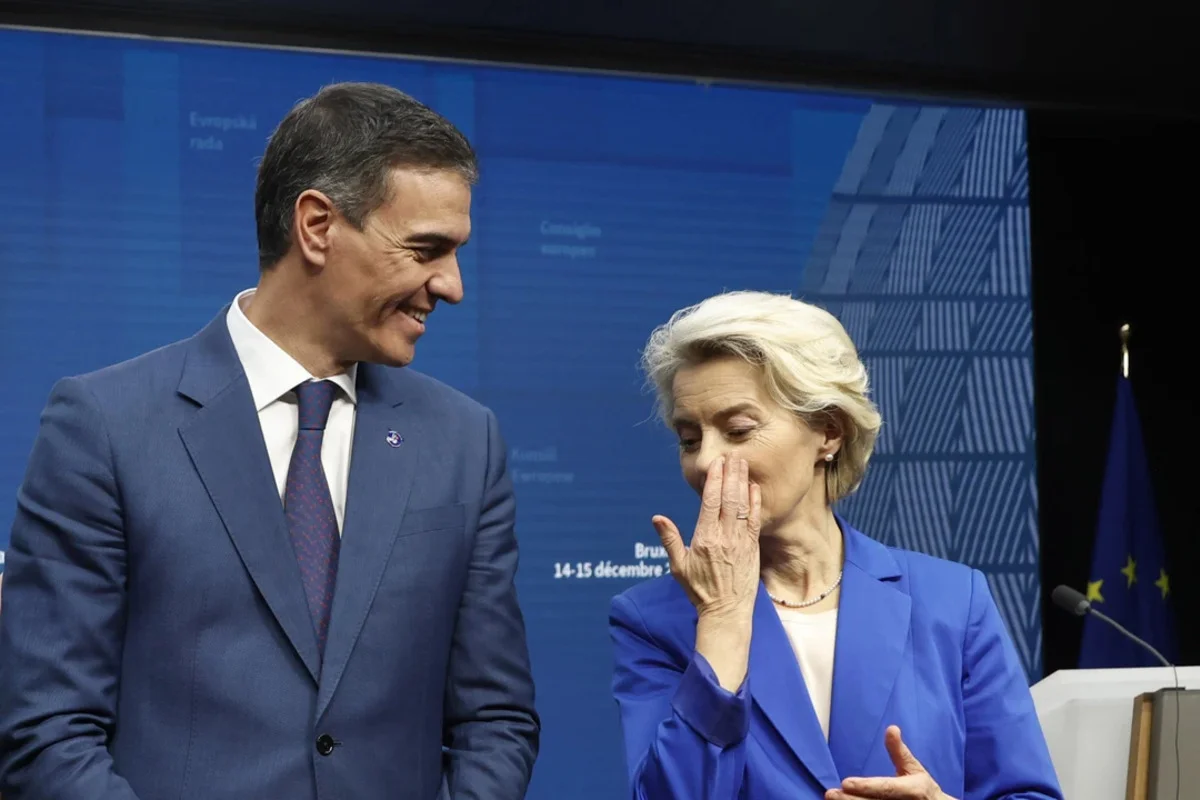 spains-prime-minister-pedro-sanchez-and-european-commission-president-ursula-von-der-leyen-pose-media-conference-the-conclusion-european-union-summit-_69-1-1